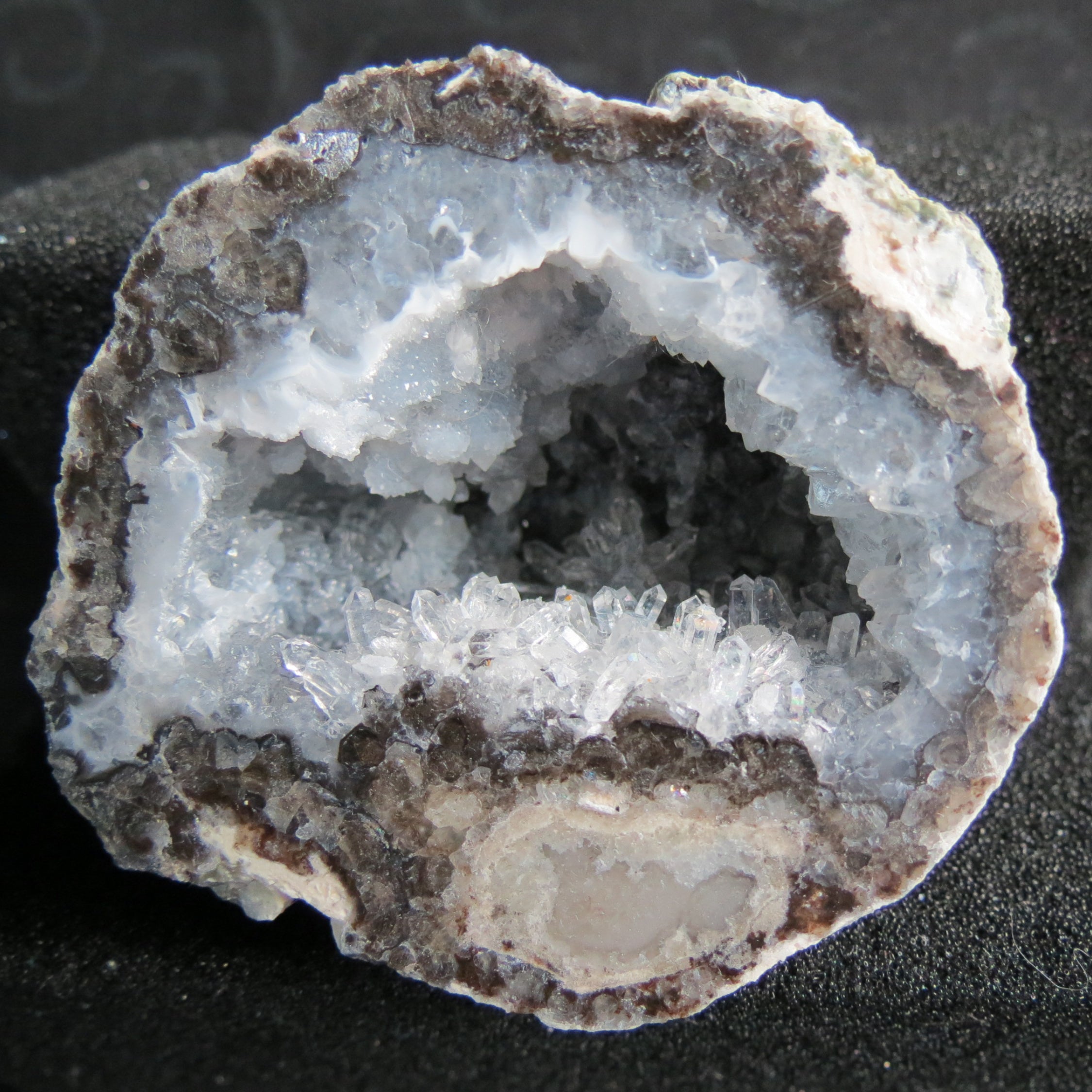 Trancas Geode - Tra3a - Quartz Crystals & Druzy