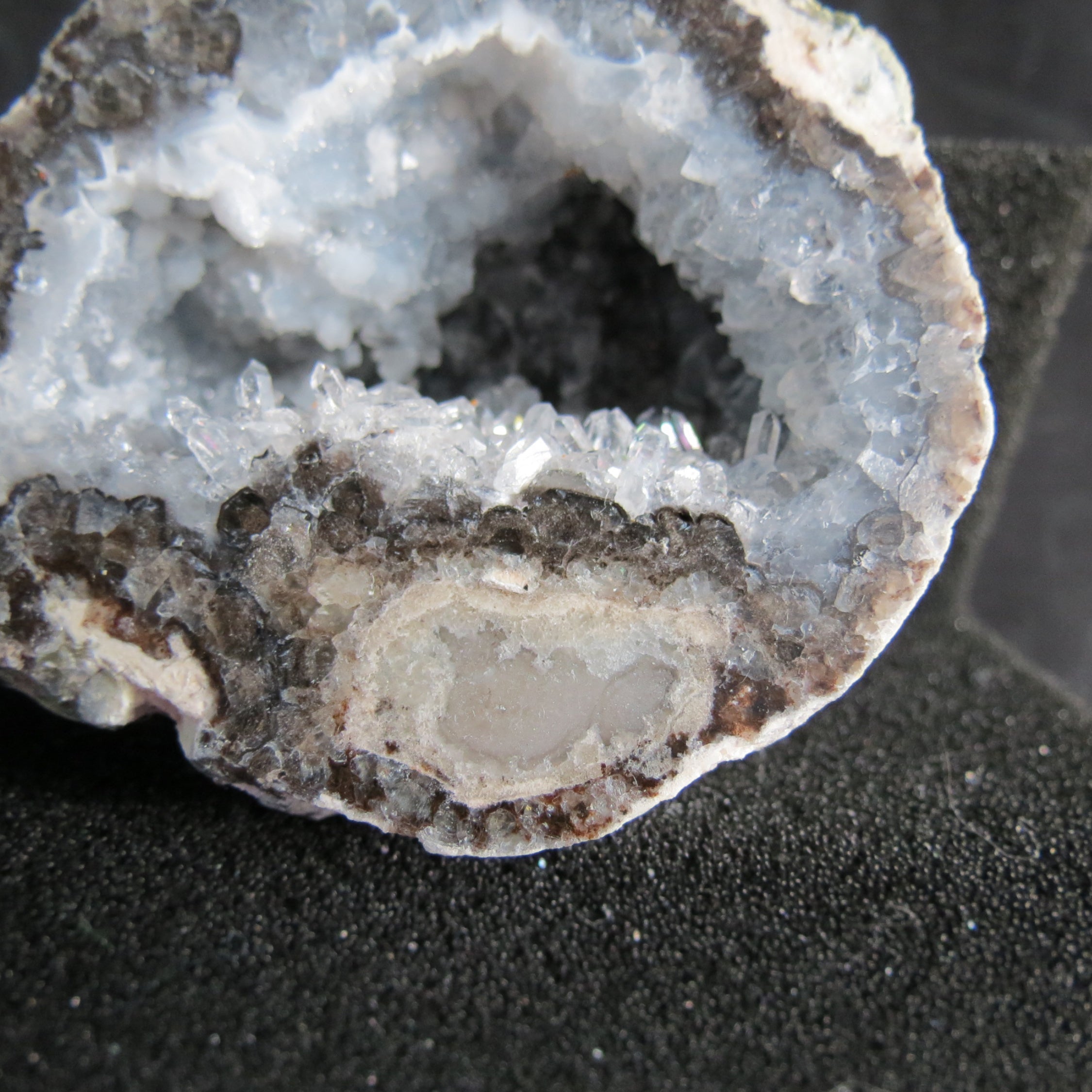 Trancas Geode - Tra3a - Quartz Crystals & Druzy