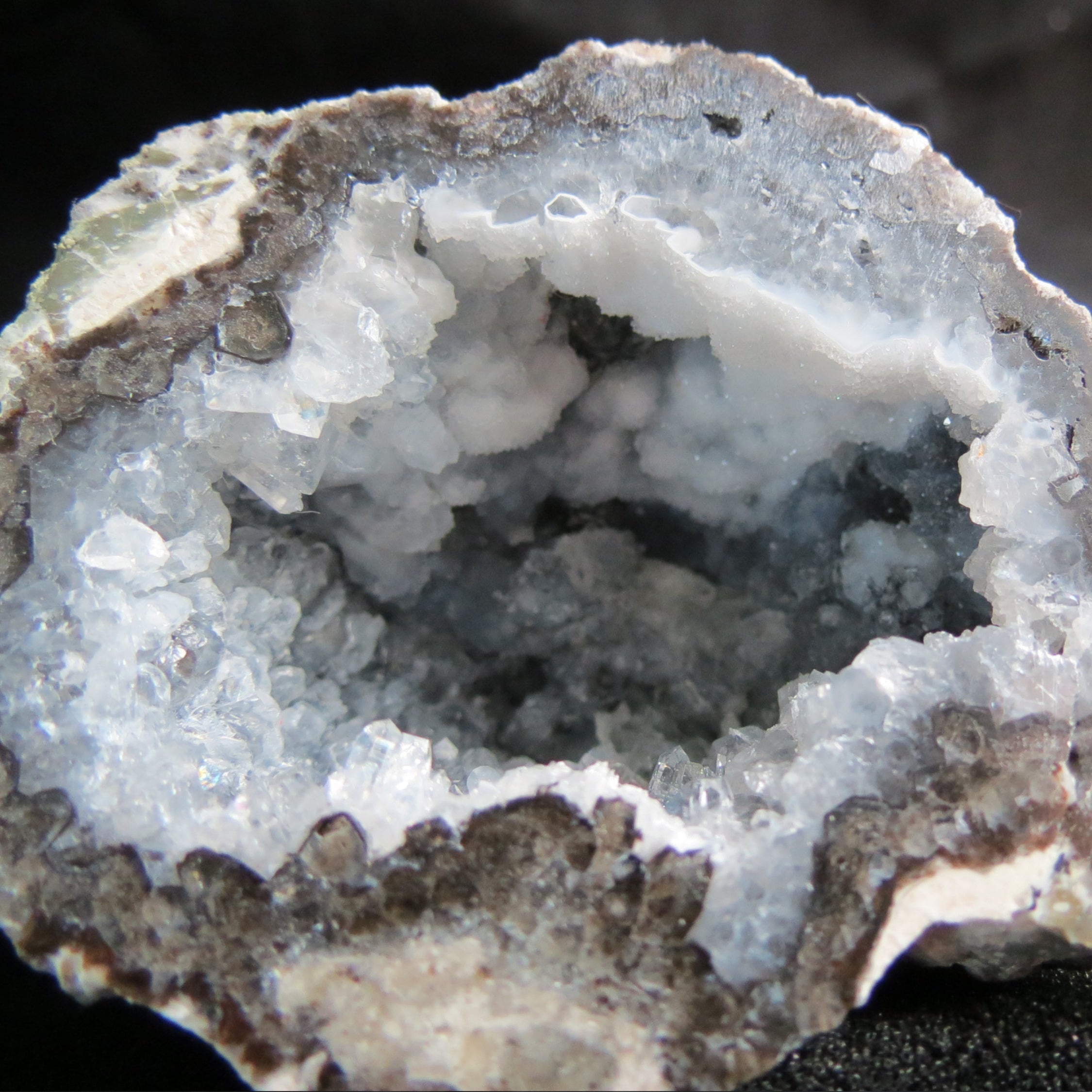 Trancas Geode - Tra3b - Quartz Druzy Chalcedony